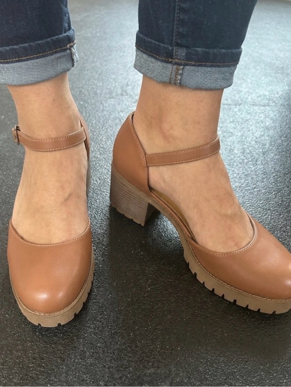 Arizona Jean Company Tan Strap Round-Toe Heels Sz 11